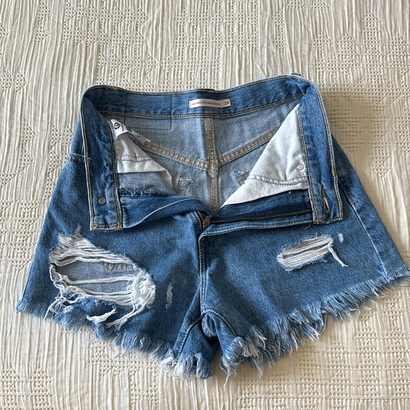 Levi’s shorts - Picture 3 of 3